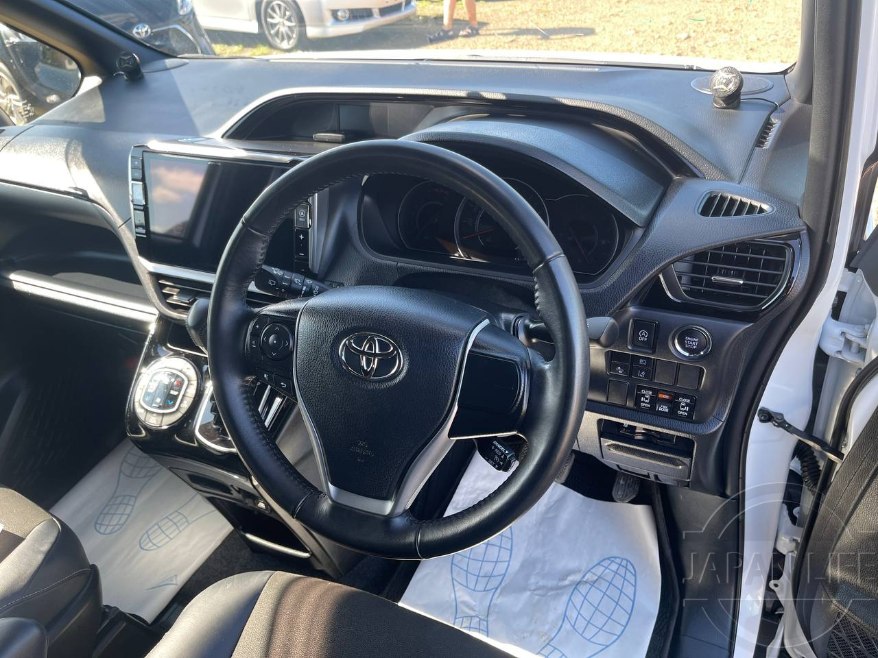 Фото Toyota Noah - Japan Life 