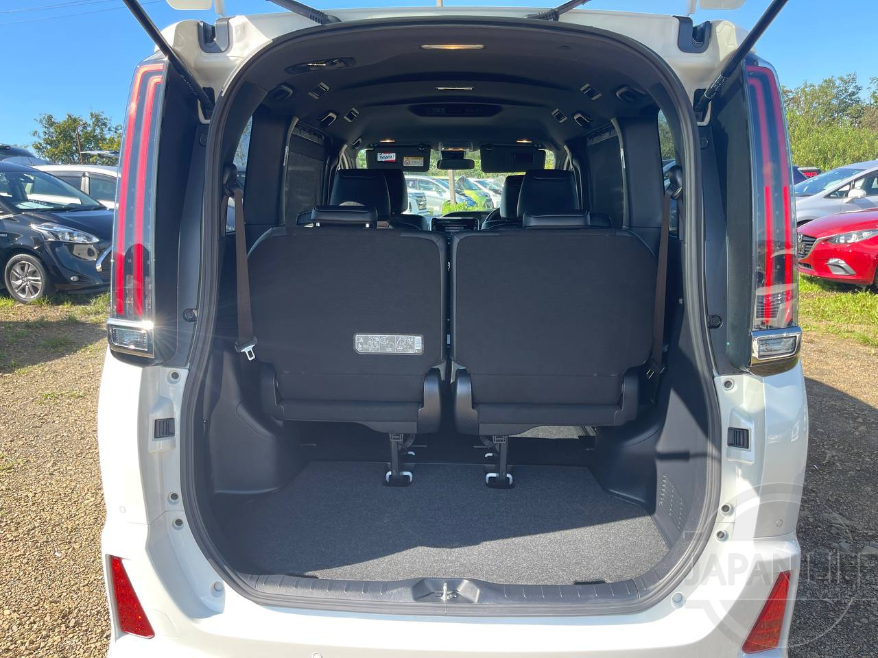 Фото Toyota Noah - Japan Life 