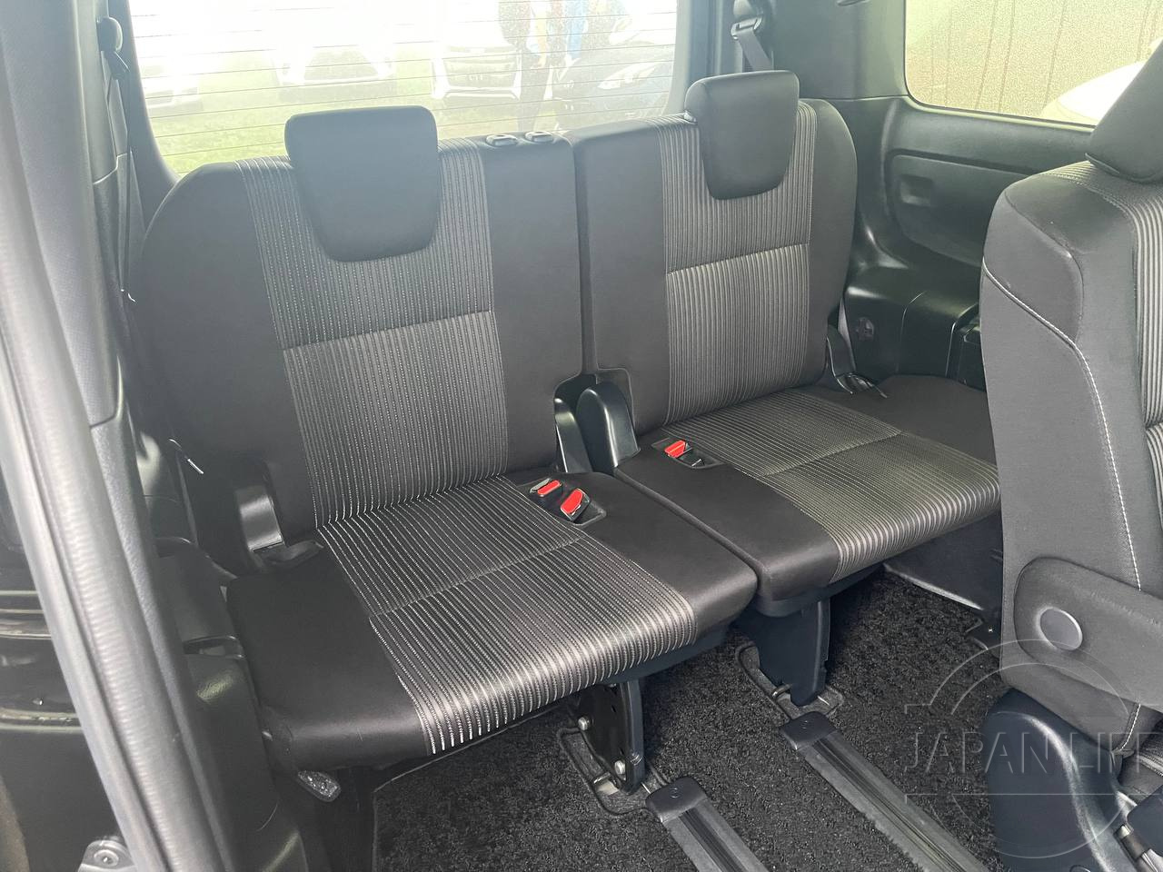 Фото Toyota Voxy - Japan Life 