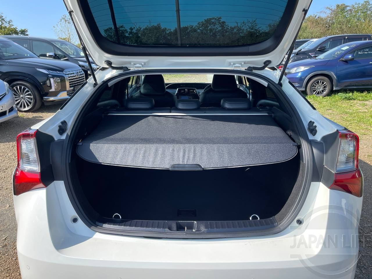 Фото Toyota Prius - Japan Life 