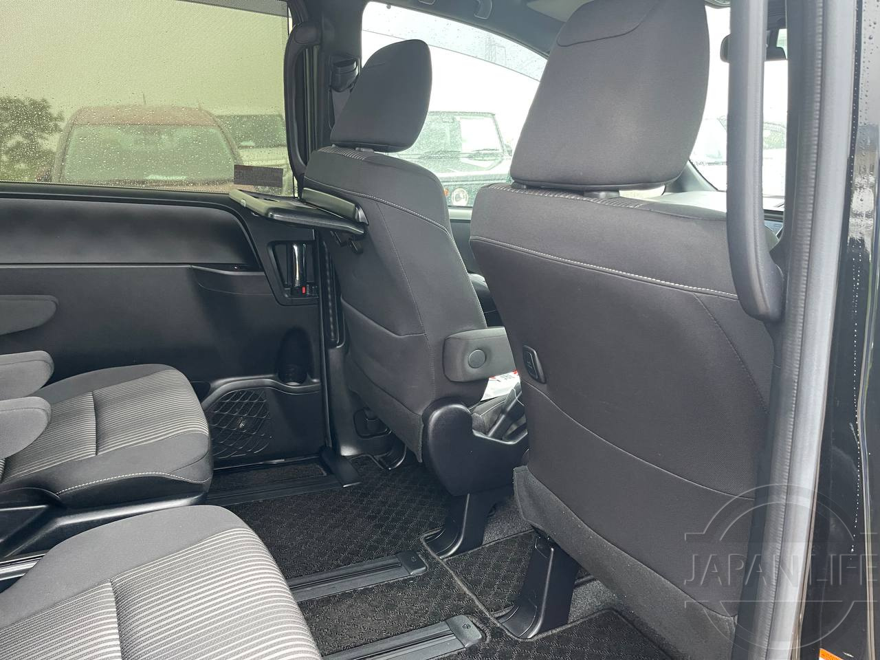 Фото Toyota Voxy - Japan Life 