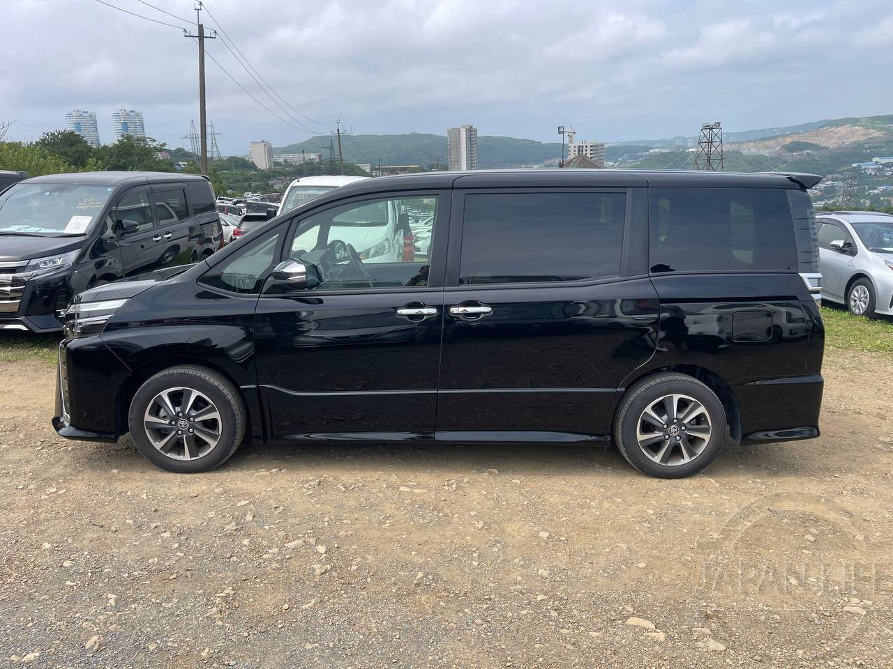 Фото Toyota Voxy - Japan Life 