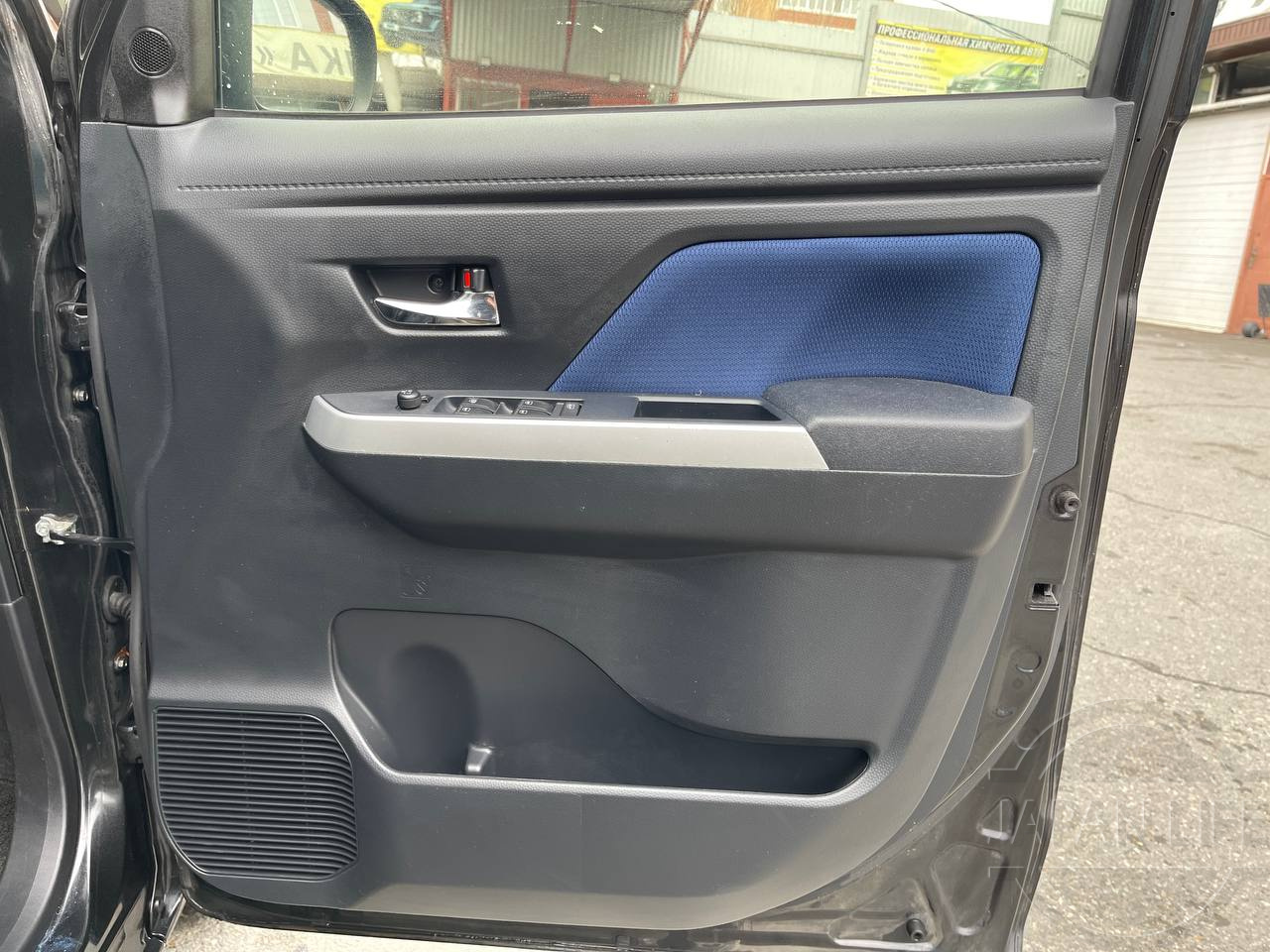 Фото Toyota Tank - Japan Life 