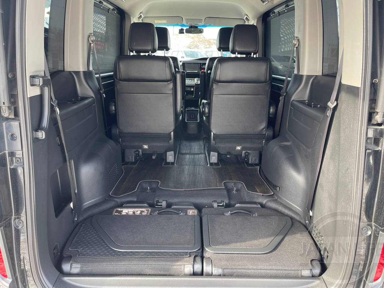 Фото Honda Stepwgn - Japan Life 