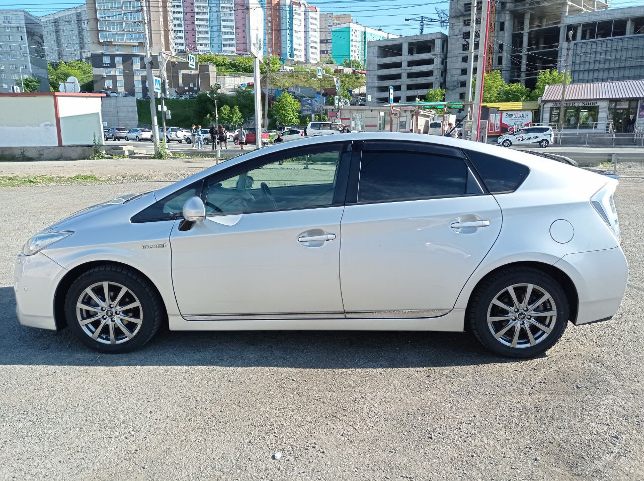 Фото Toyota Prius - Japan Life 