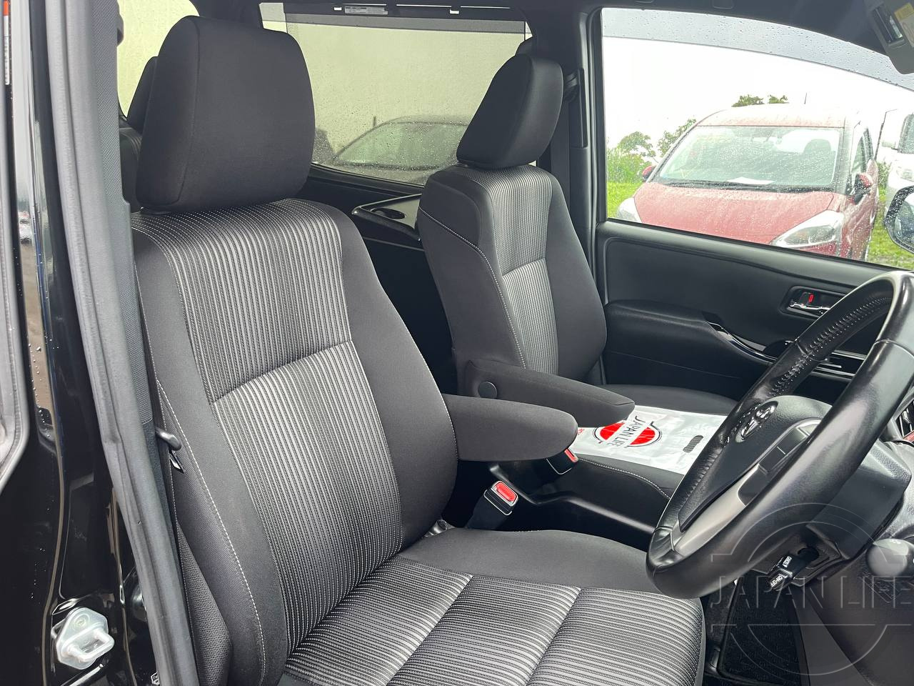 Фото Toyota Voxy - Japan Life 