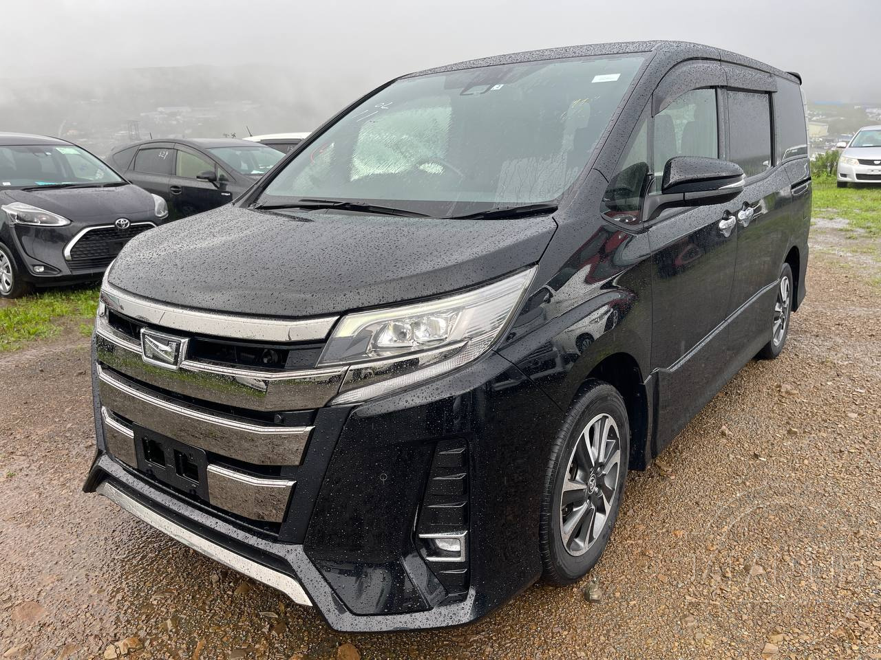 Фото Toyota Noah - Japan Life 