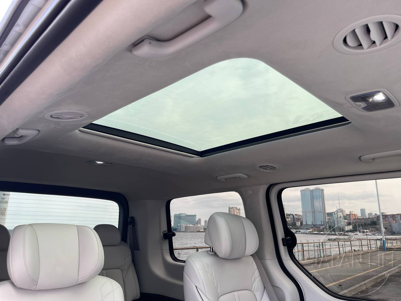 Фото Hyundai Staria - Japan Life 