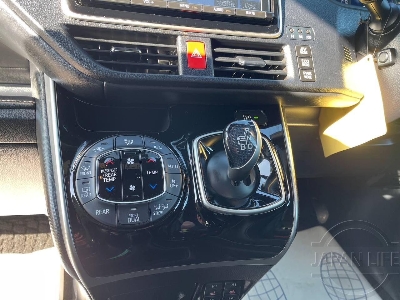 Фото Toyota Esquire - Japan Life 