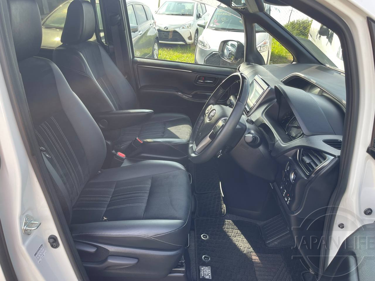 Фото Toyota Esquire - Japan Life 