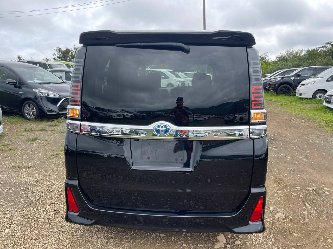 Фото Toyota Voxy - Japan Life 