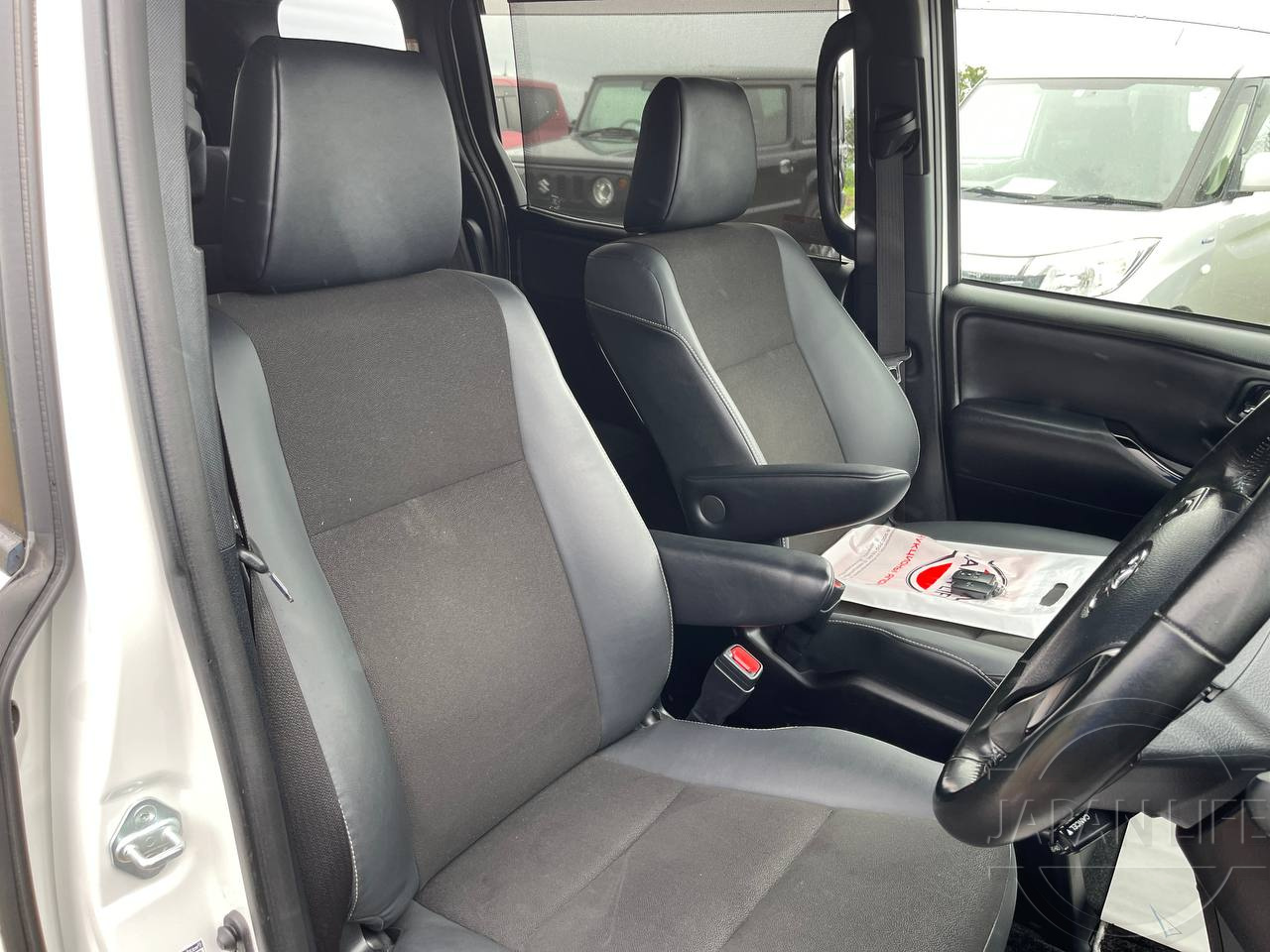 Фото Toyota Noah - Japan Life 