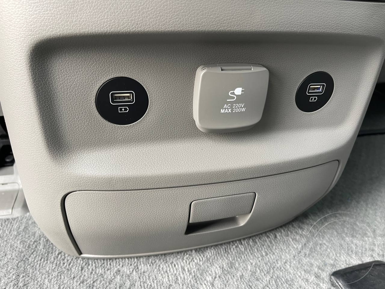 Фото Hyundai Staria - Japan Life 