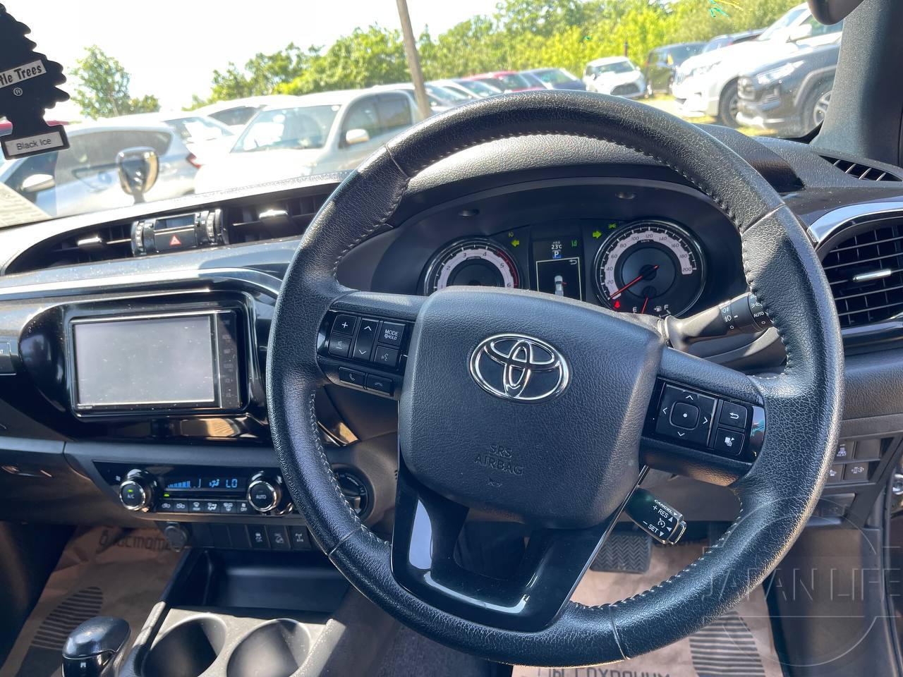 Фото Toyota Hilux - Japan Life 