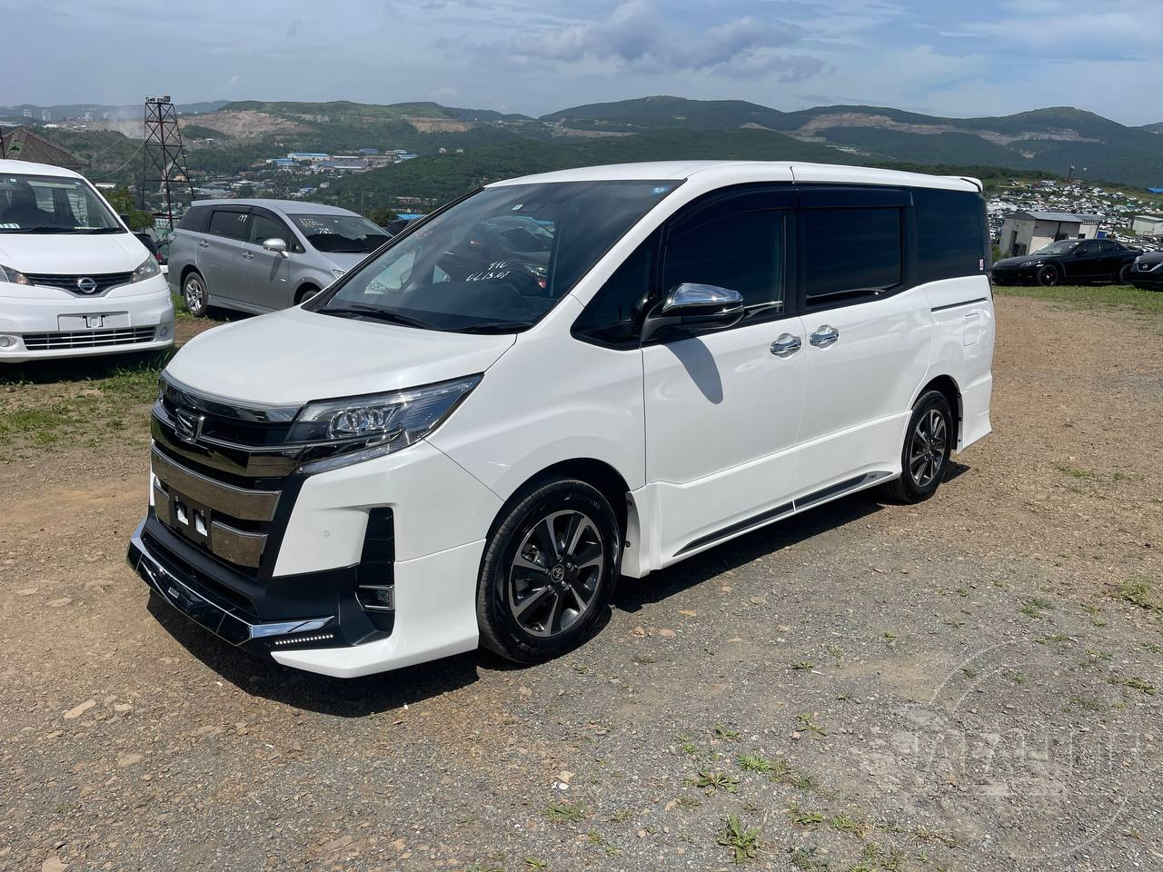 Фото Toyota Noah - Japan Life 