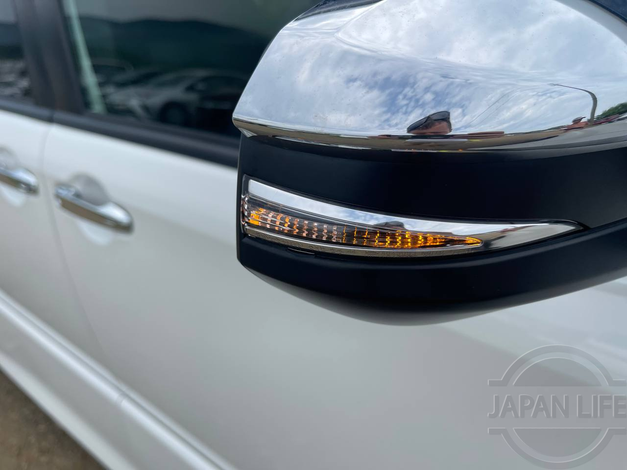 Фото Toyota Voxy - Japan Life 