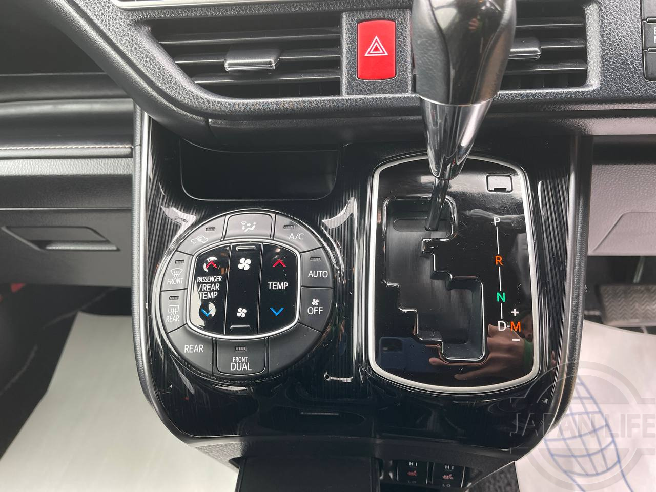 Фото Toyota Esquire - Japan Life 