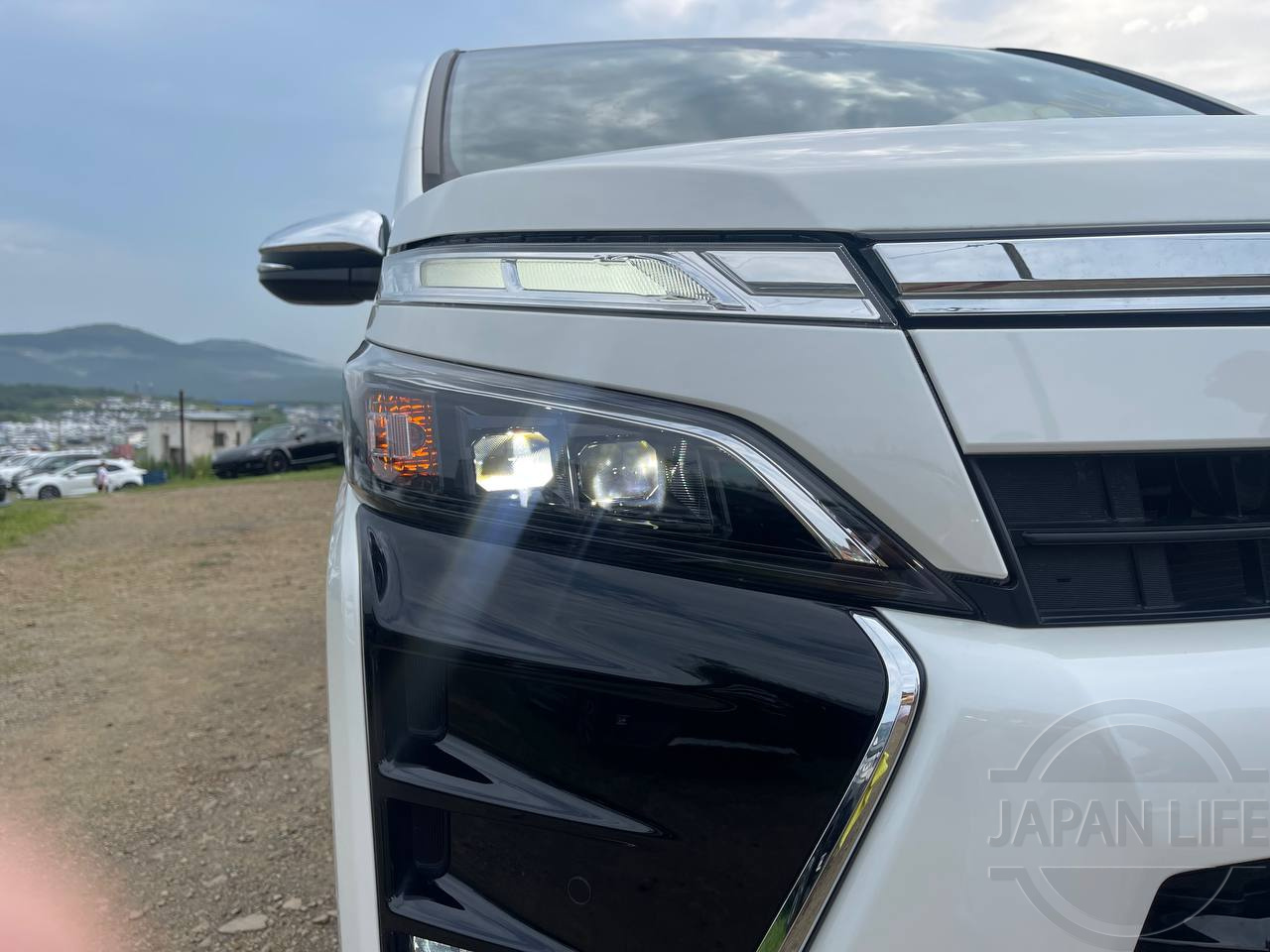 Фото Toyota Voxy - Japan Life 