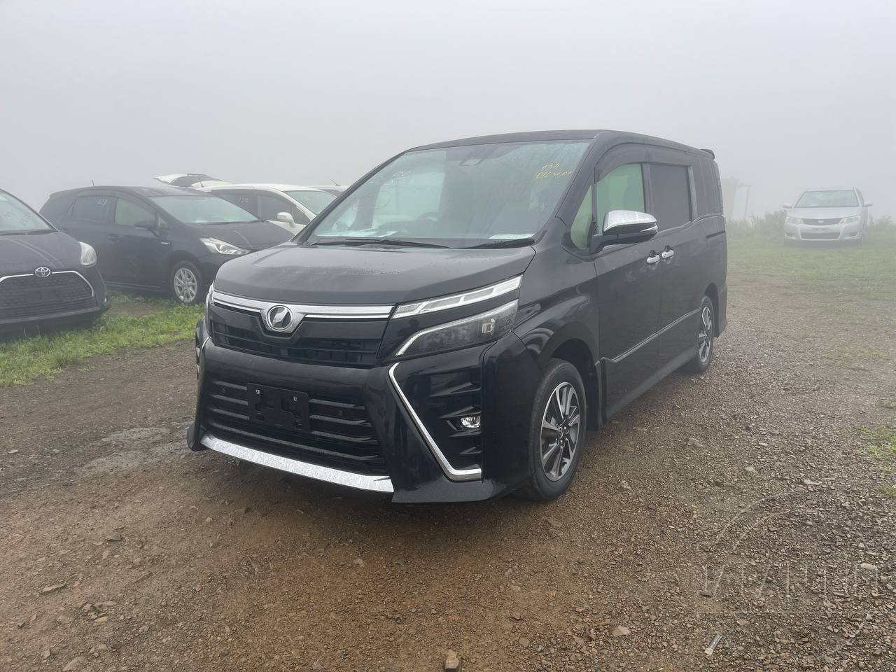Фото Toyota Voxy - Japan Life 