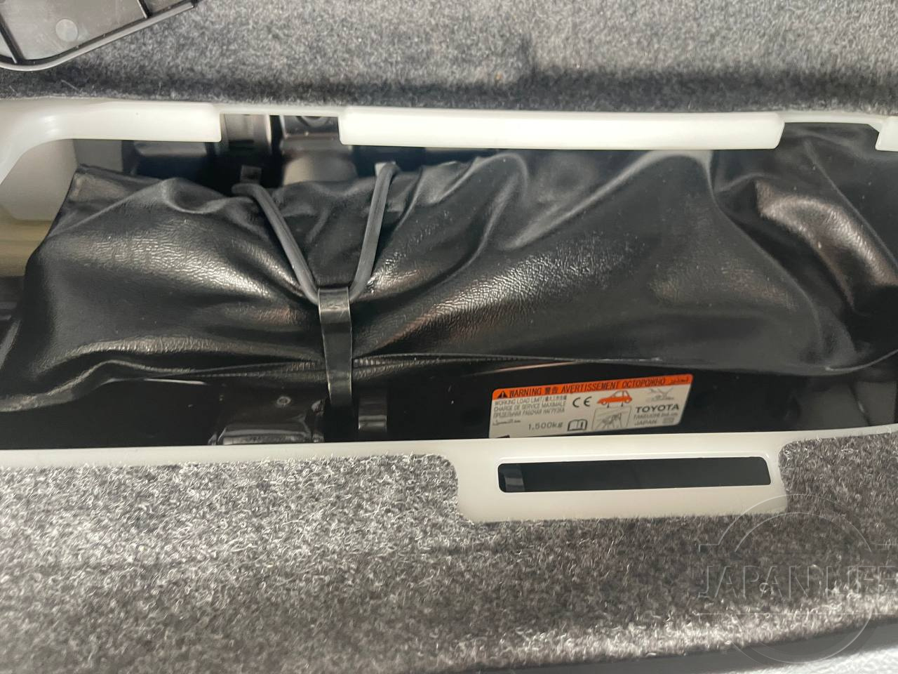 Фото Toyota Voxy - Japan Life 