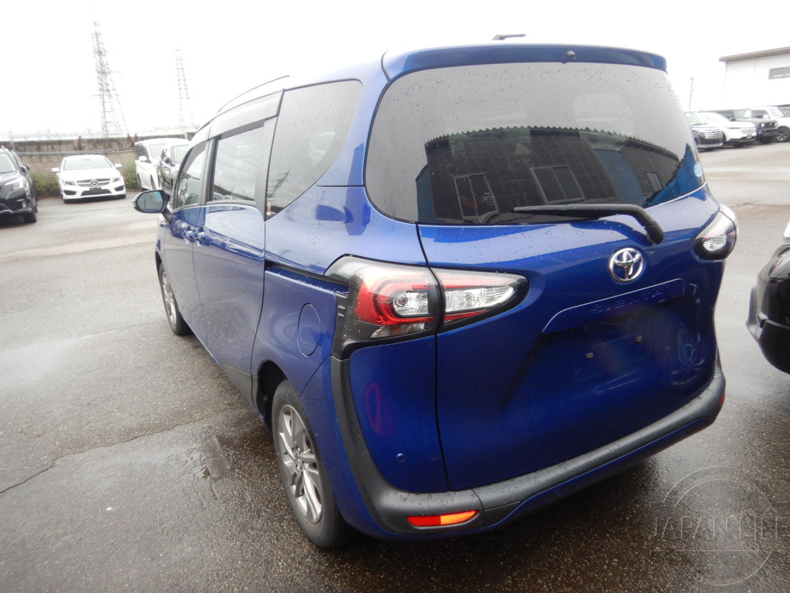 Фото Toyota Sienta - Japan Life 