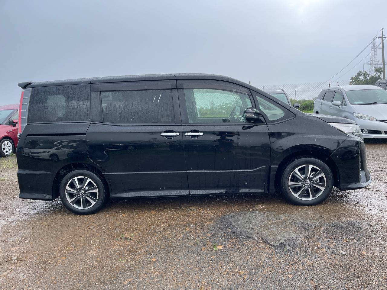 Фото Toyota Noah - Japan Life 