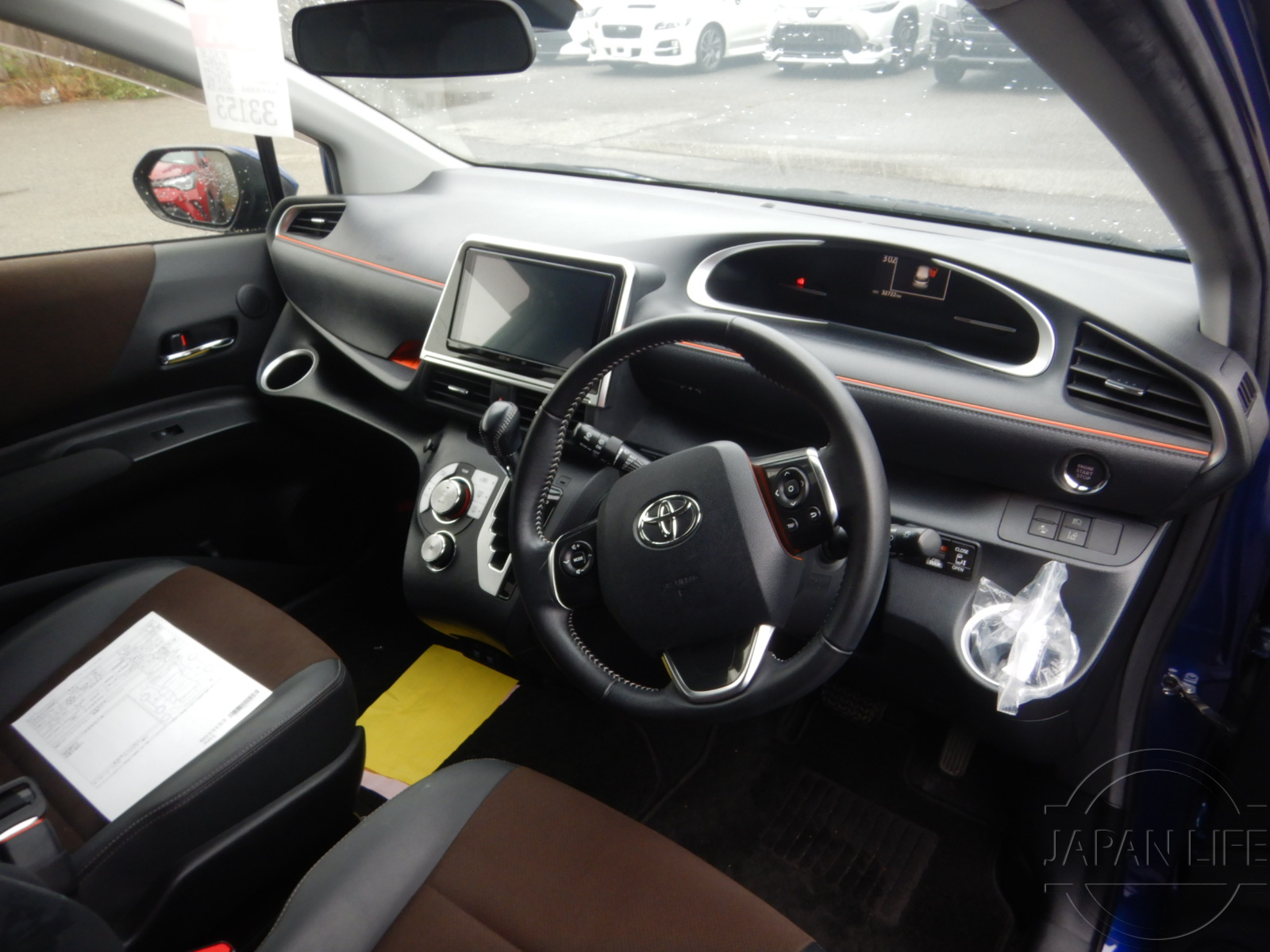 Фото Toyota Sienta - Japan Life 