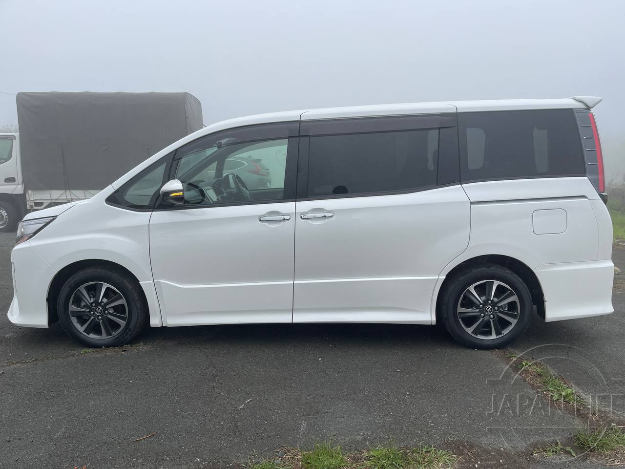 Фото Toyota Noah - Japan Life 