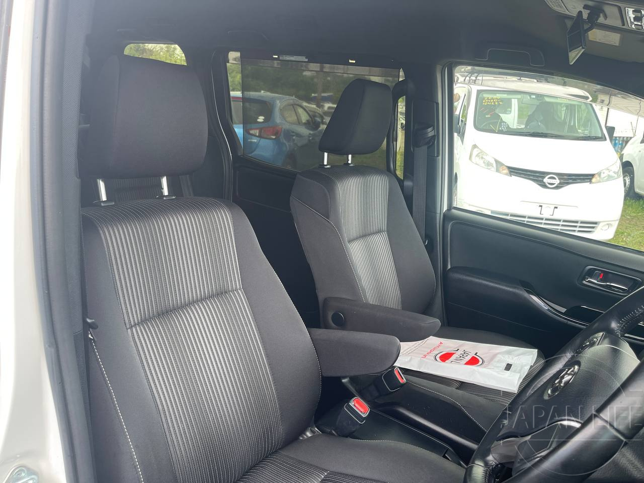 Фото Toyota Voxy - Japan Life 