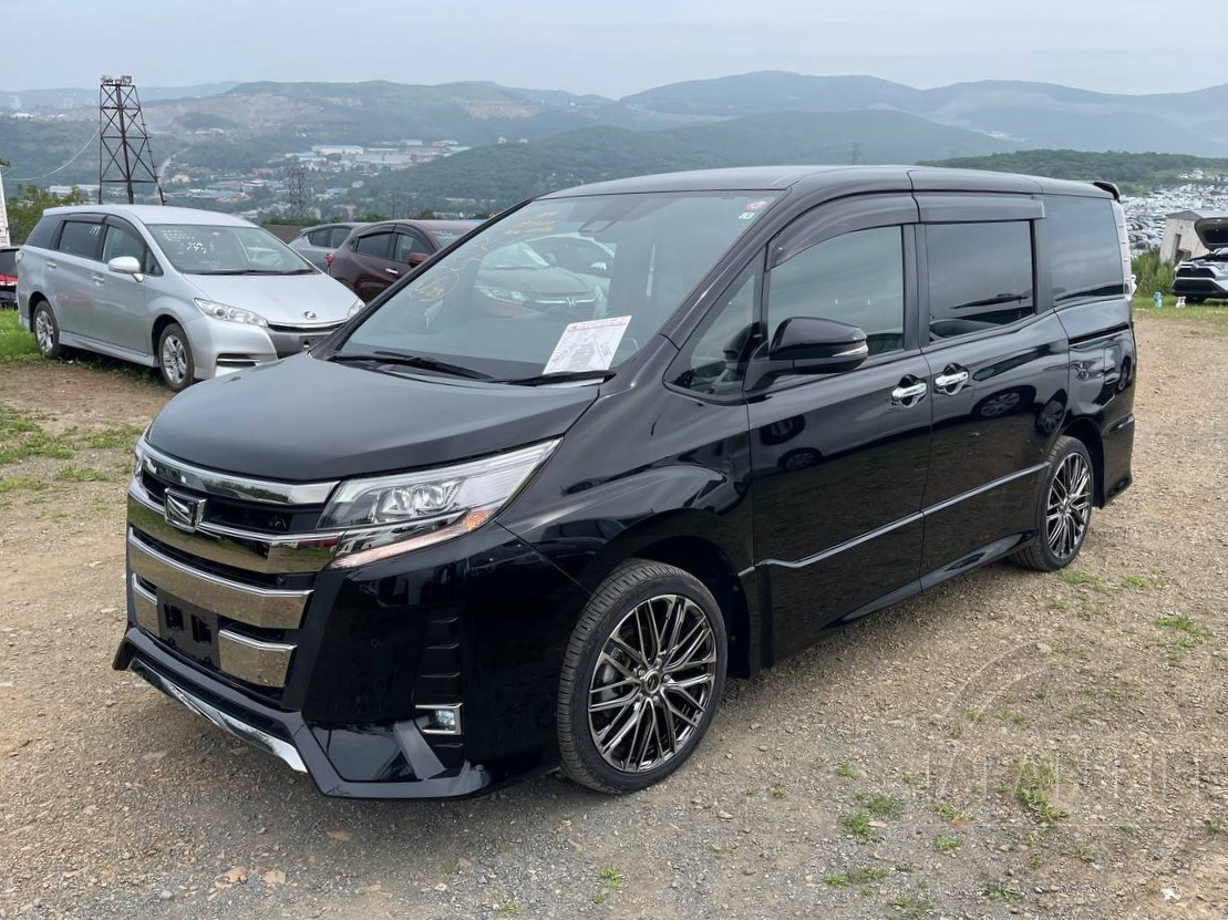 Фото Toyota Noah - Japan Life 