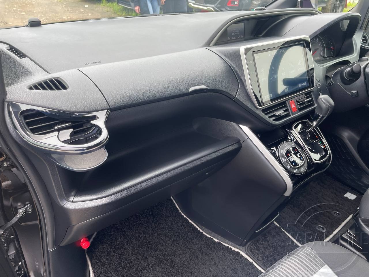 Фото Toyota Voxy - Japan Life 