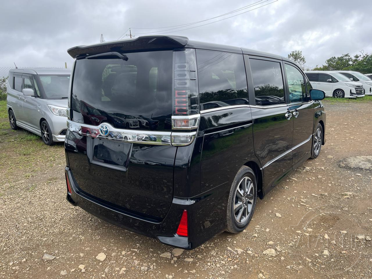 Фото Toyota Voxy - Japan Life 