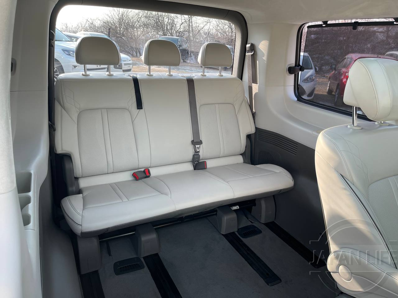 Фото Hyundai Staria - Japan Life 