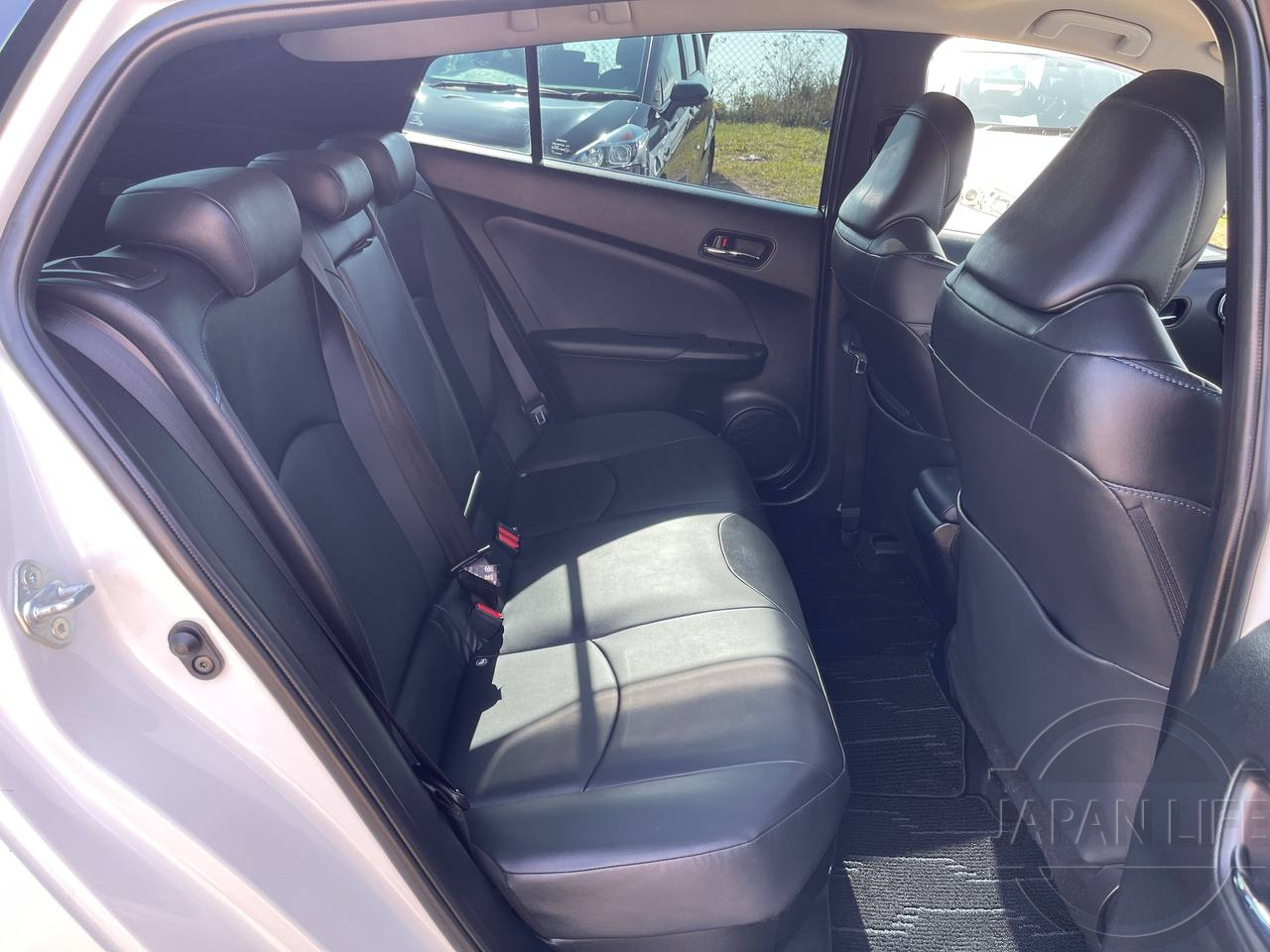 Фото Toyota Prius - Japan Life 