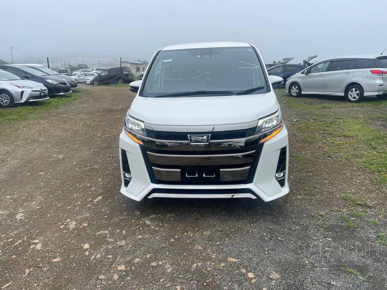 Фото Toyota Noah - Japan Life 