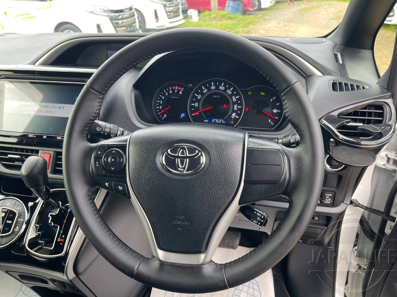 Фото Toyota Voxy - Japan Life 