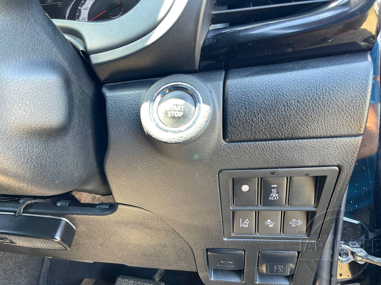 Фото Toyota Hilux - Japan Life 