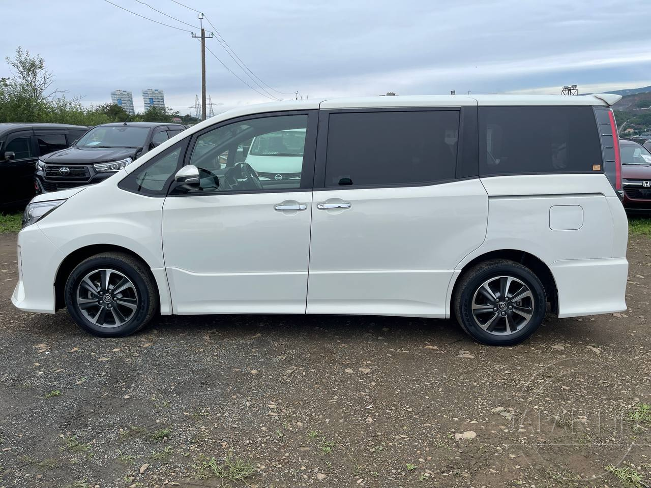 Фото Toyota Noah - Japan Life 