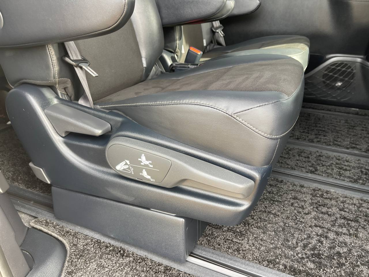 Фото Toyota Noah - Japan Life 