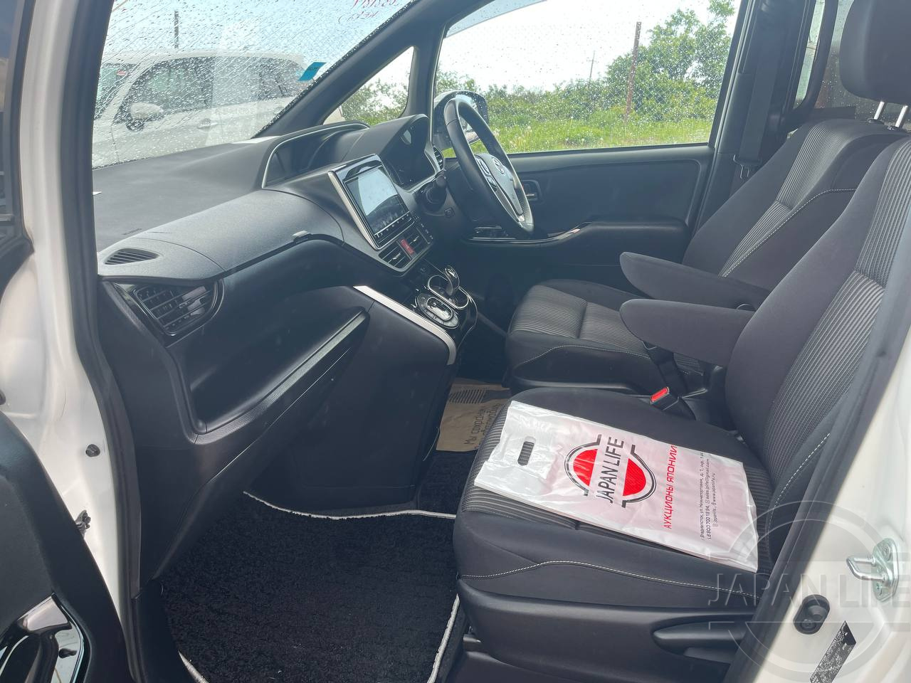 Фото Toyota Voxy - Japan Life 