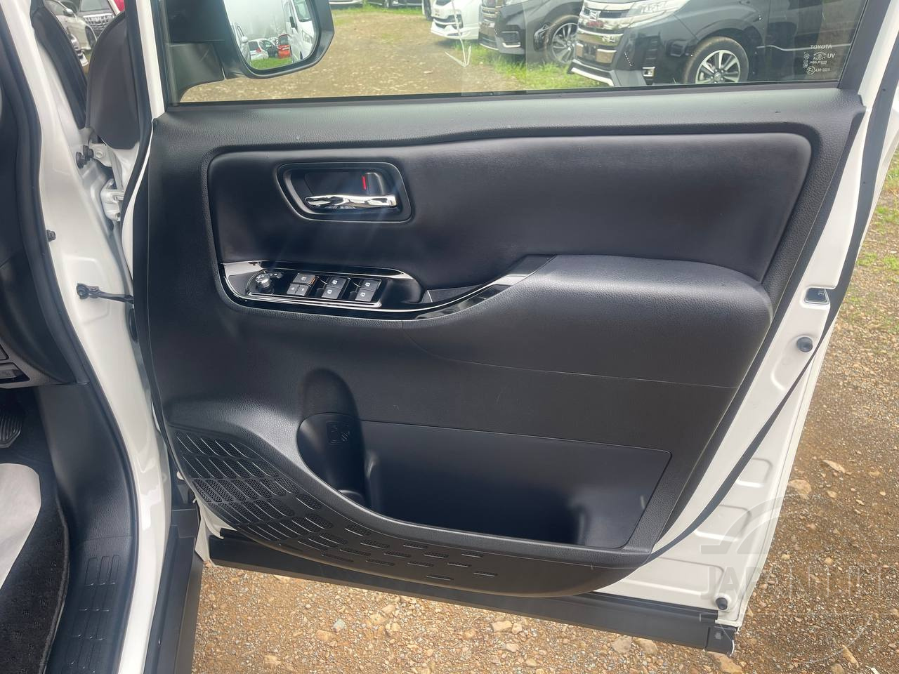 Фото Toyota Noah - Japan Life 