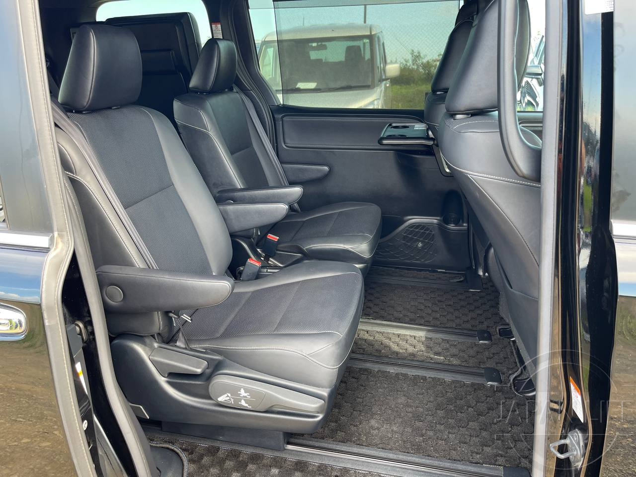 Фото Toyota Esquire - Japan Life 