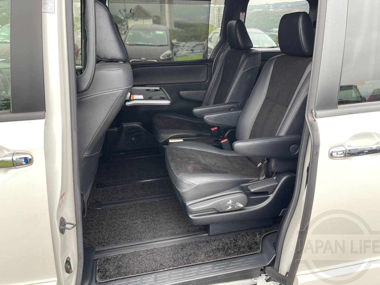 Фото Toyota Noah - Japan Life 