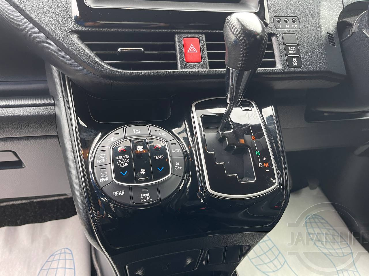 Фото Toyota Noah - Japan Life 