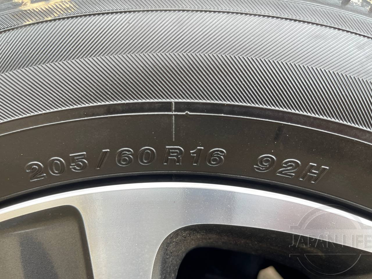 Фото Toyota Voxy - Japan Life 