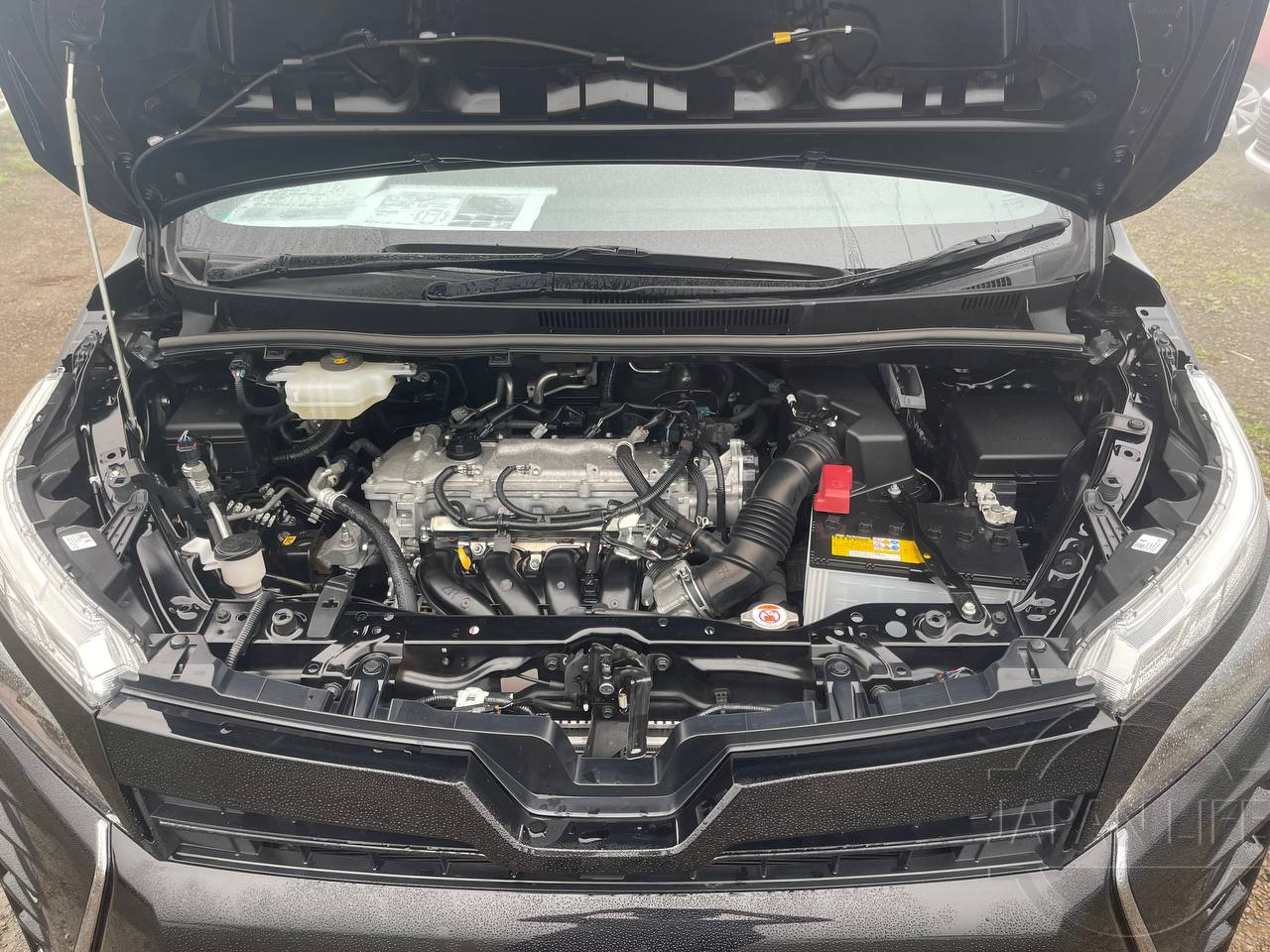 Фото Toyota Voxy - Japan Life 