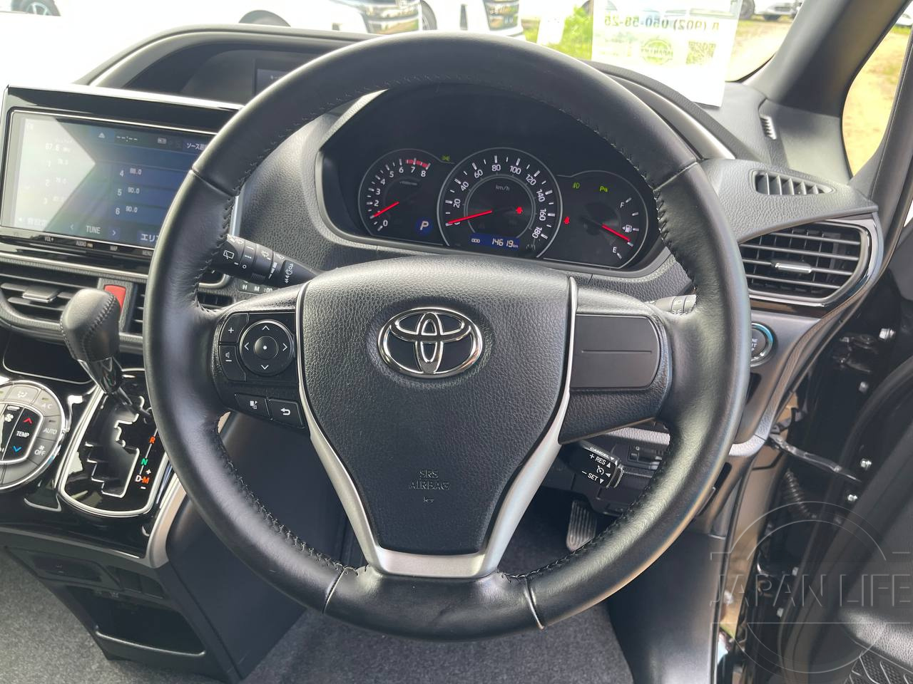 Фото Toyota Voxy - Japan Life 