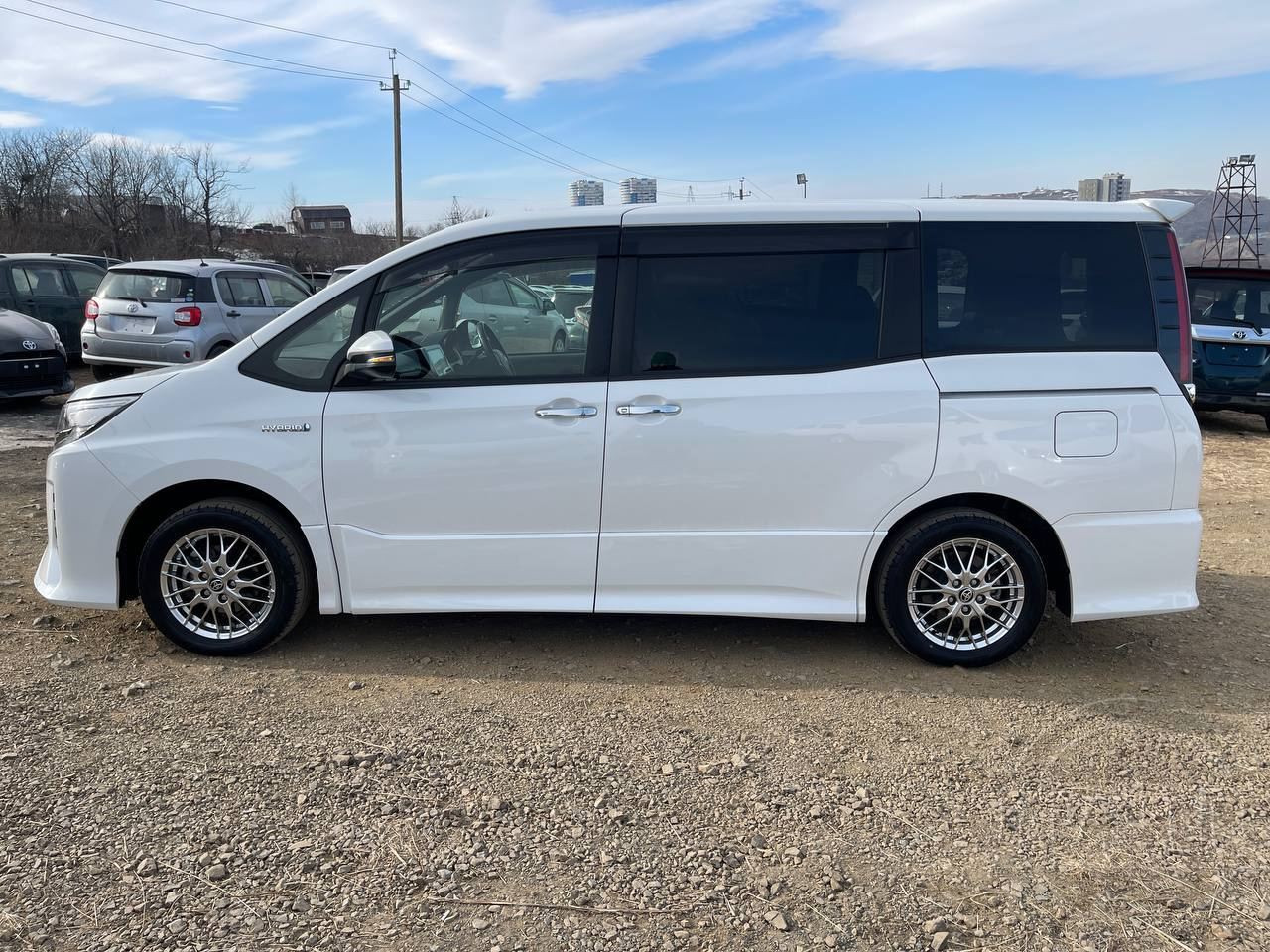 Фото Toyota Noah - Japan Life 