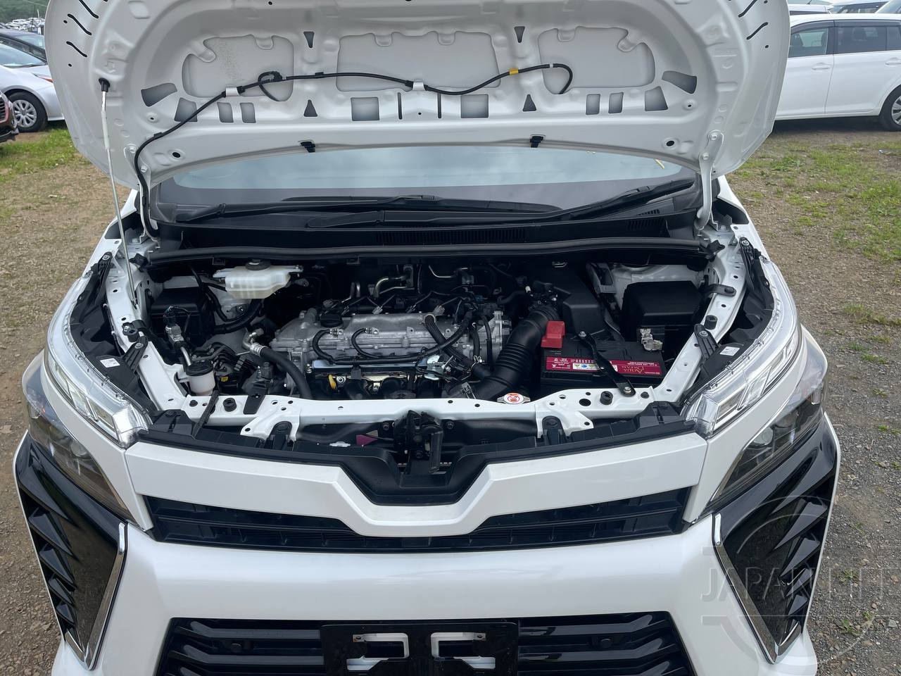 Фото Toyota Voxy - Japan Life 