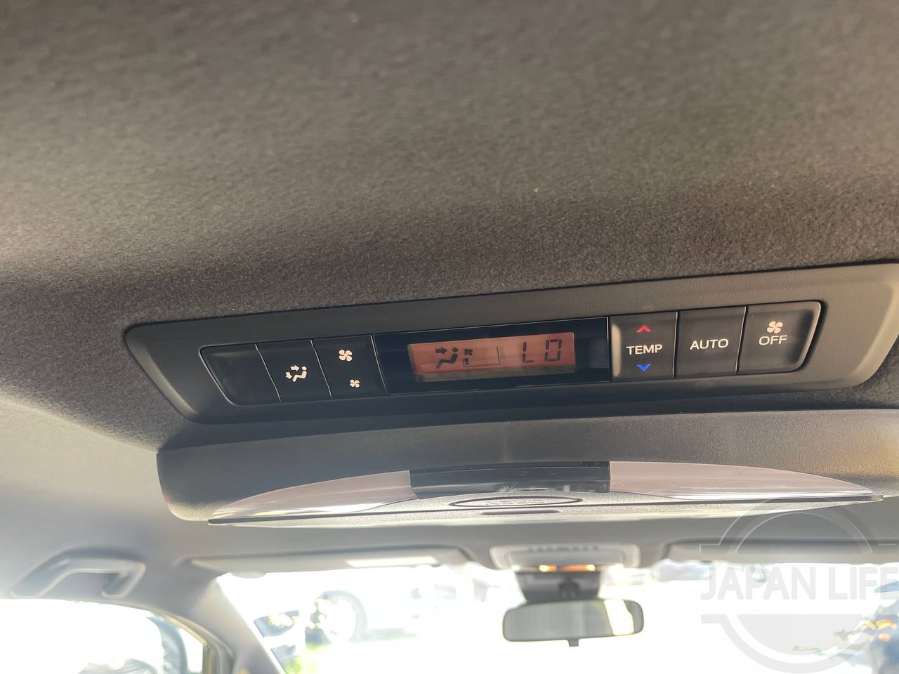 Фото Toyota Voxy - Japan Life 